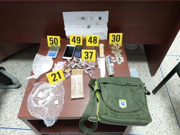 ضمنهم فتاة ..  توقيف ثلاثة أشخاص بتهمة حيازة وترويج المخدرات